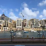 St Julians Bay Sea Front דירה *