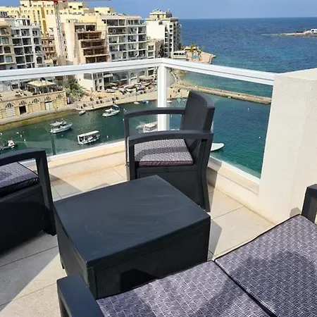 St Julians Bay Sea Front Apartment *