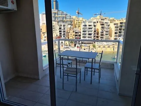 St Julians Bay Sea Front Апартаменты
