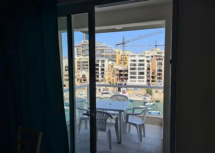 Апартаменты St Julians Bay Sea Front