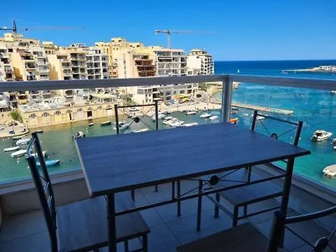 St Julians Bay Sea Front Apartman