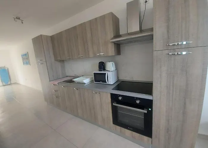 St Julians Bay Sea Front * Сент Джулианс