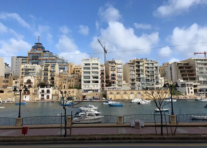 St Julians Bay Sea Front Апартаменты *