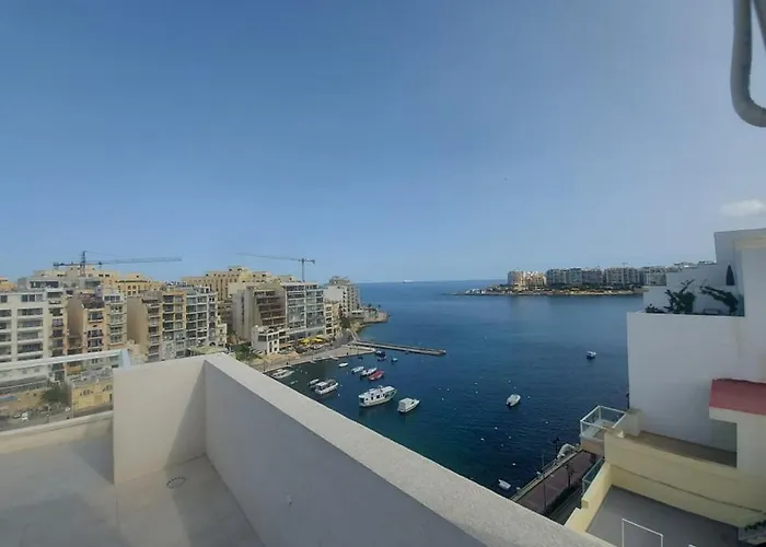 St Julians Bay Sea Front Сент Джулианс