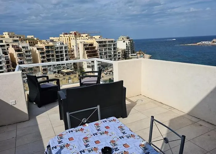 St Julians Bay Sea Front * Сент Джулианс