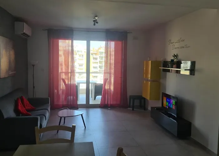 St Julians Bay Sea Front Апартаменты *