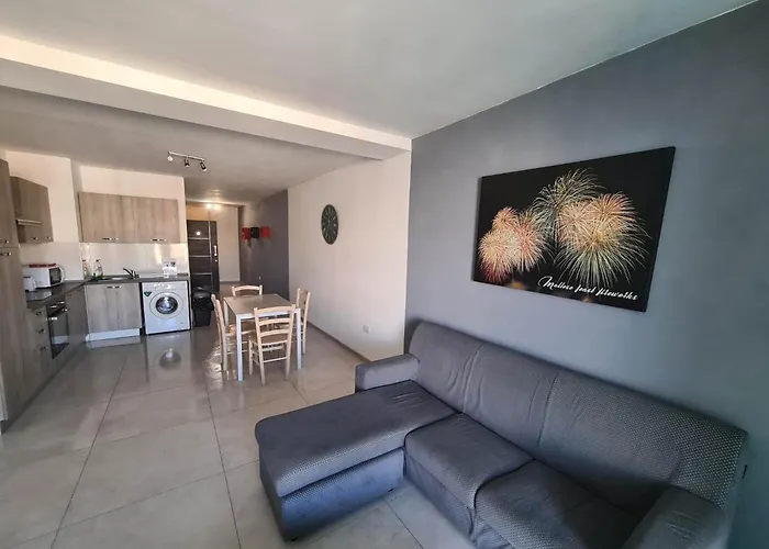 St Julians Bay Sea Front Сент Джулианс